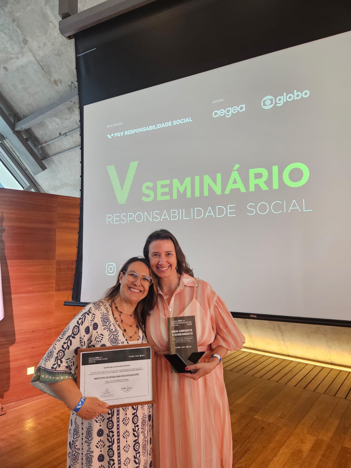 Fabiana Prado e Neluce Soares recebem o Prêmio FGV de Responsabilidade Social 2026, no eixo Meio Ambiente e Saneamento pelo trabalho realizado via Fundo LIRA (Foto: Divulgação)
