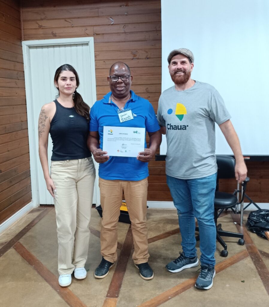 Aline Souza, do IPÊ, Gerson Paulino, do Viveiro Gerson, e Pablo Hoffmann, da Chauá