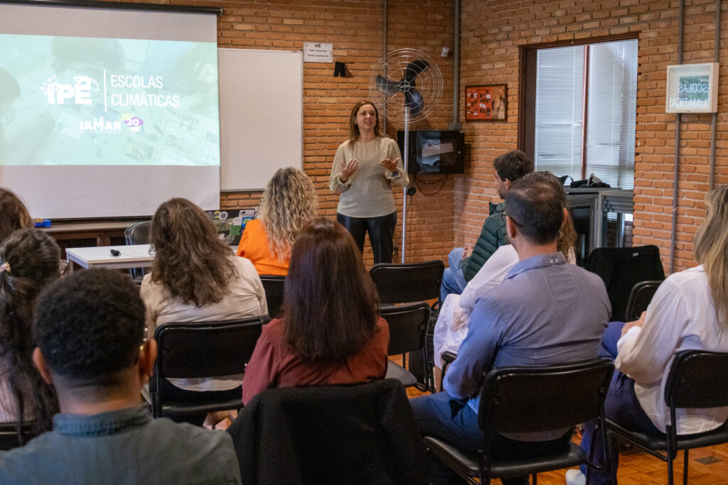 Ludmila França, gerente executiva do Instituto Alair Martins (IAMAR), parceiro no projeto Escolas Climáticas, durante evento de sistematização do projeto.