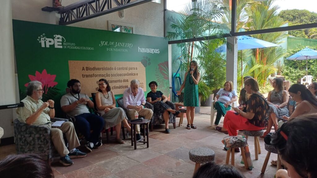 Claudio Padua (ESCAS-IPÊ), Danilo Nelson Santos Miranda (Coordenadora do Núcleo Jurídico do Movimento Mocambo e líder regional do movimento Amazônia de Pé), Luciana Villa Nova (Saberes Sociobio), Carlos Nobre (IEA-USPAmazônia 4.0), Socorro Chaves (Universidade Federal do Amazonas) e Floriana Breyer (IPÊ).