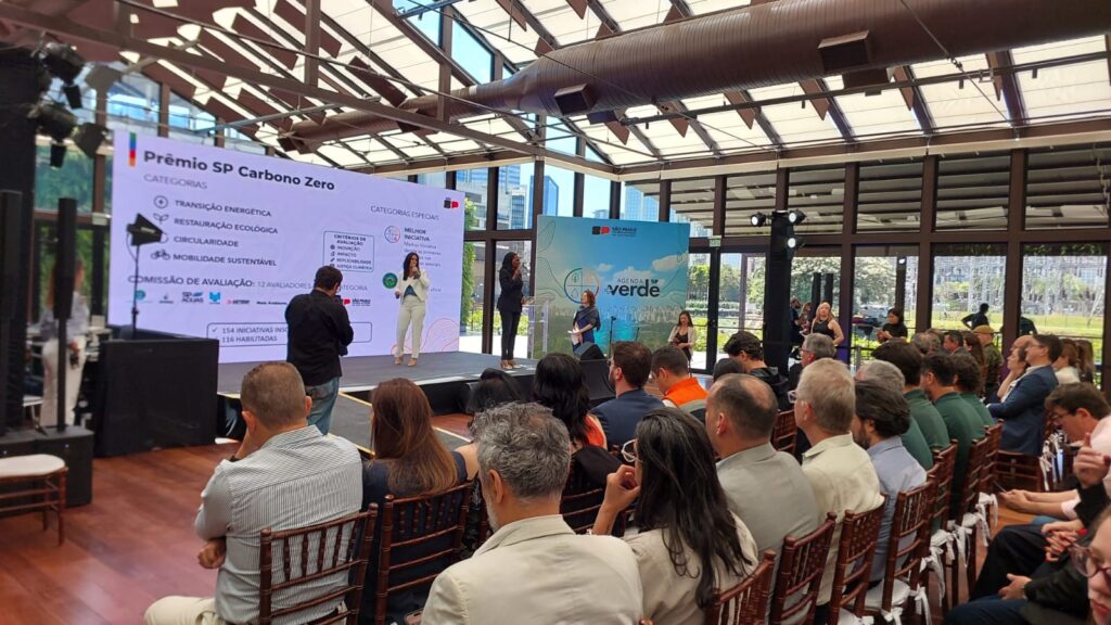 Natália Resende durante anúncio do prêmio SP Carbono Zero 